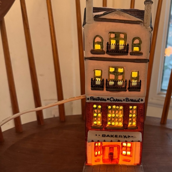 Christmas in the City. Dept. 56 Decor Bakery porcelain Brownstone. VINTAGE. EUC - Picture 5 of 16